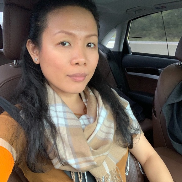 Meet your Posher, Gretchen - Picture 1 of 1